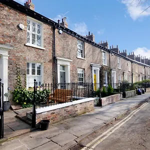 Bar Cottage-city Views-sleeps 5 , York United Kingdom